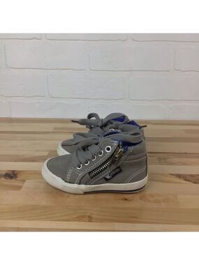 KONKRETE skateboarder baby shoes size 4